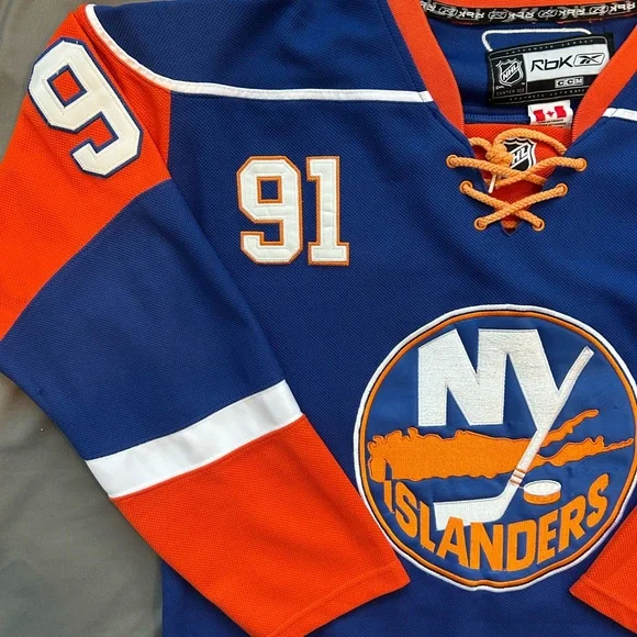 Authentic Vintage Reebok / NHL / New York Islanders Jersey - Picture 4 of 11